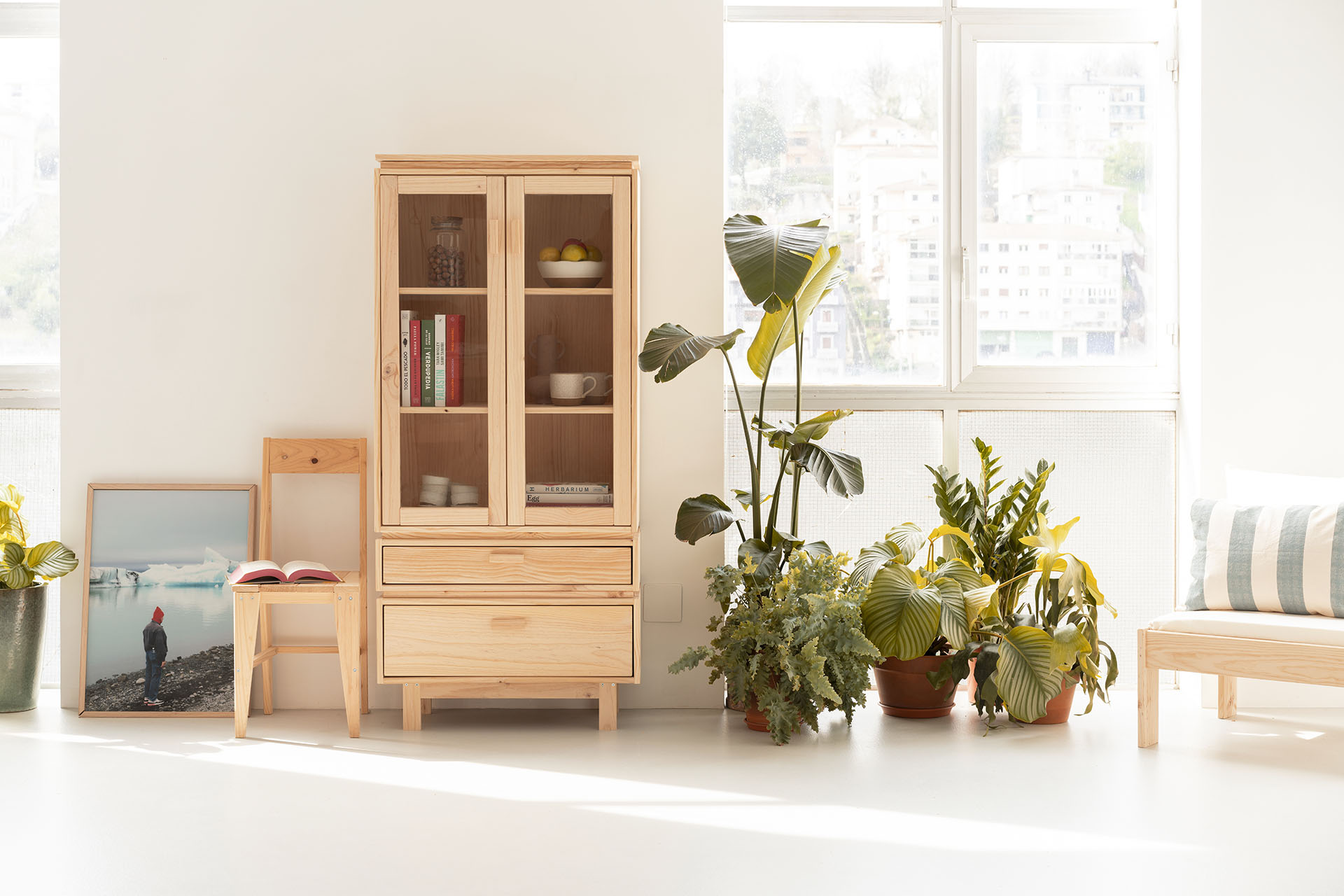 AIKA vitrina com 2 gavetas 78x173