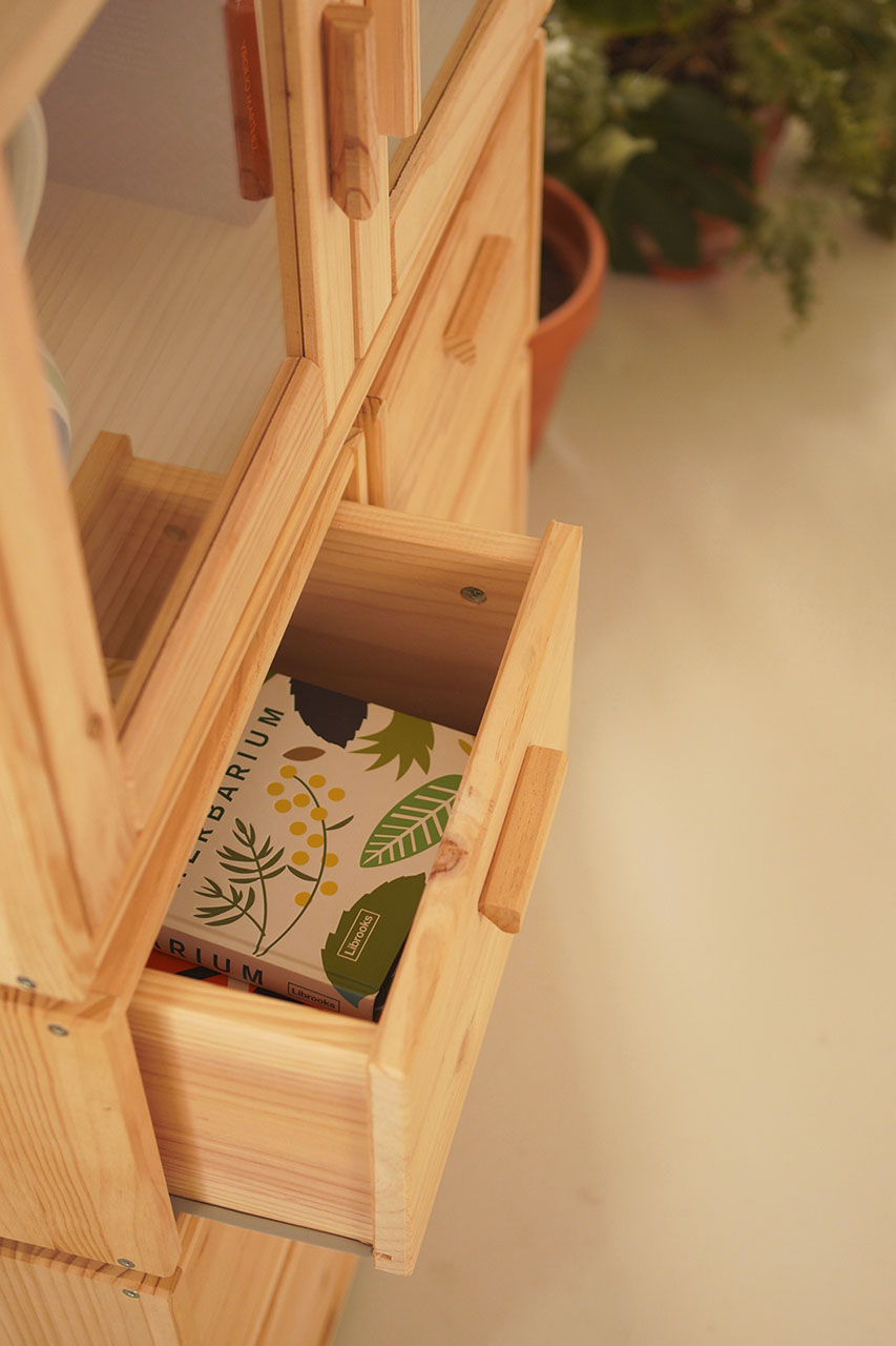 LIBE vitrina com 4 gavetas 78x198
